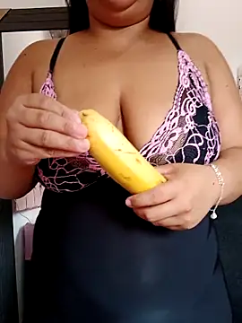 Snapshot of EggedGrowth chatting on November 21, 2:16 pm EggedGrowth online show from November 21, 2:16 pm