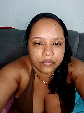 Snapshot of EggedGrowth chatting on December 1, 10:21 pm EggedGrowth online show from December 1, 10:21 pm