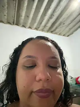 Snapshot of EggedGrowth chatting on February 1, 11:58 pm EggedGrowth online show from February 1, 11:58 pm