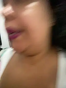 Snapshot of EggedGrowth chatting on February 4, 12:38 am EggedGrowth online show from February 4, 12:38 am