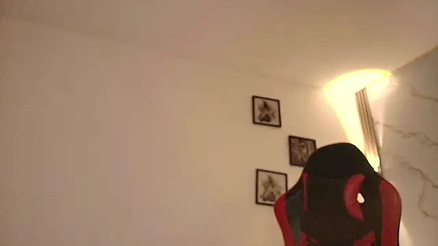 Snapshot of Nina_Rouge7 chatting on November 20, 12:39 pm Nina Rouge7 online show from November 20, 12:39 pm