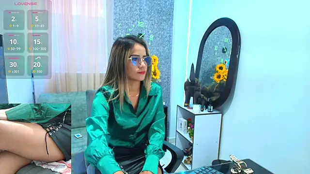 Snapshot of Sally_Ricci chatting on October 10, 12:28 pm Sally Ricci online show from October 10, 12:28 pm