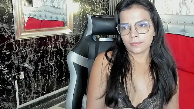 Snapshot of MaraBlake_ chatting on October 11, 8:32 pm MaraBlake online show from October 11, 8:32 pm