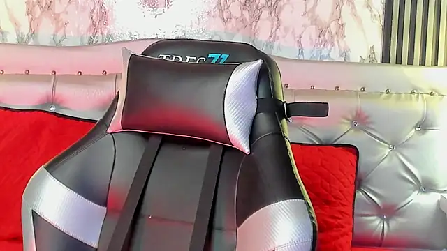 Snapshot of MaraBlake_ chatting on October 6, 9:48 pm MaraBlake online show from October 6, 9:48 pm