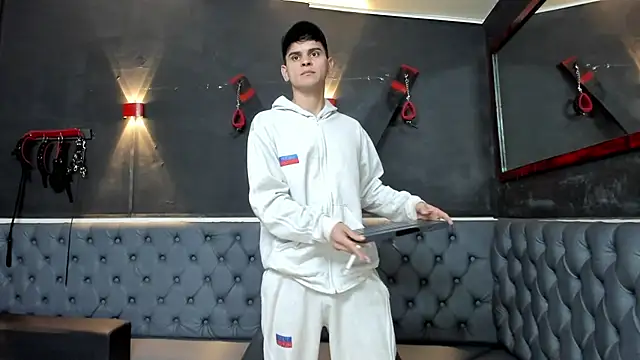 liam coleman25 online show from December 17, 5:23 am