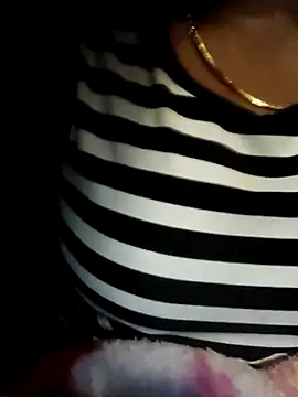 Snapshot of Oviya145 chatting on September 24, 1:57 am Oviya145 online show from September 24, 1:57 am