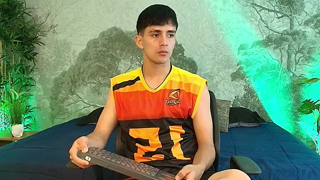 Snapshot of Axel_Draven chatting on June 19, 12:33 pm Axel Draven online show from June 19, 12:33 pm