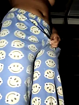 NileveSantanna online show from November 26, 2:55 am