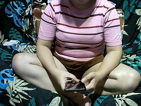 Ella marie14 online show from December 18, 1:11 am