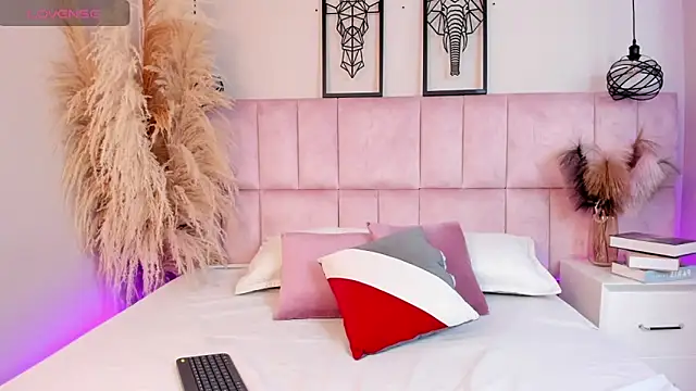 Snapshot of Charlotte_hall_ chatting on December 23, 3:50 am Charlotte hall online show from December 23, 3:50 am