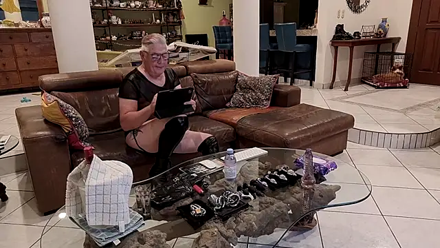 Lasivobruno online show from March 29, 3:30 am