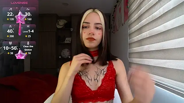 Snapshot of Kittyross chatting on February 14, 4:40 pm Kittyross online show from February 14, 4:40 pm