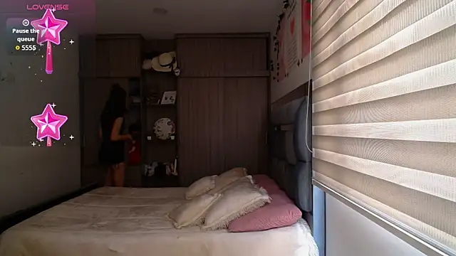 Snapshot of Kittyross chatting on February 5, 3:19 pm Kittyross online show from February 5, 3:19 pm