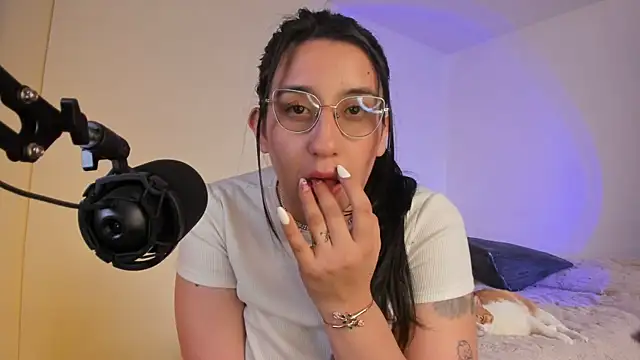 tellmemaddie online show from April 7, 8:54 pm