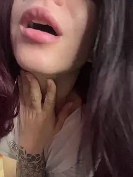 Snapshot of came_lia1 chatting on November 25, 2:45 am came lia1 online show from November 25, 2:45 am