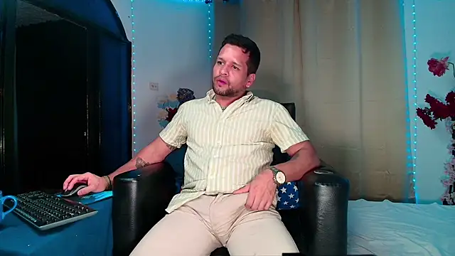 Snapshot of LucasGaeel chatting on February 23, 1:29 am LucasGaeel online show from February 23, 1:29 am