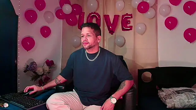 Snapshot of LucasGaeel chatting on February 14, 12:38 pm LucasGaeel online show from February 14, 12:38 pm