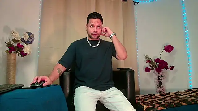 LucasGaeel online show from March 6, 11:22 pm