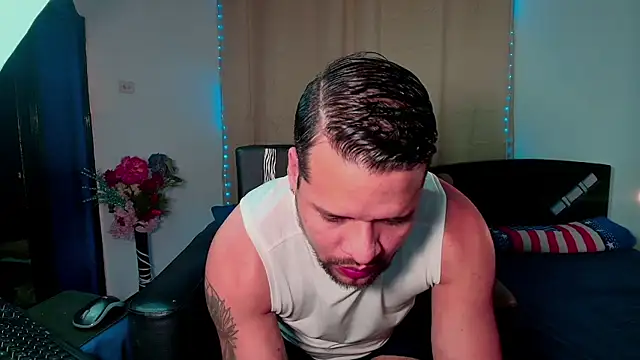 LucasGaeel online show from December 14, 11:43 pm