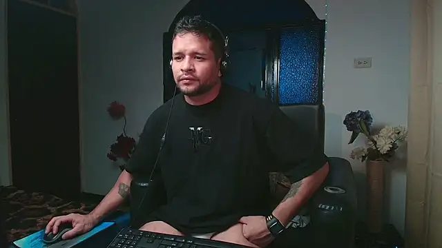 LucasGaeel online show from May 31, 9:26 pm