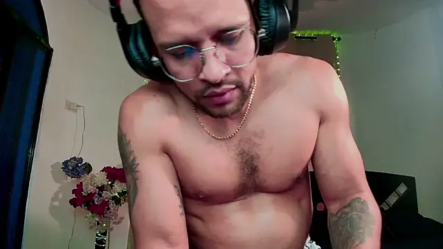 LucasGaeel online show from October 11, 4:52 pm