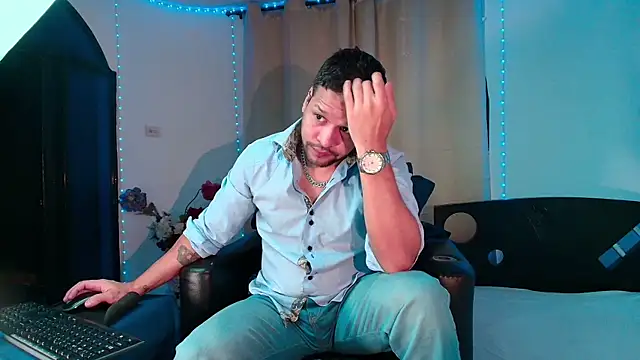 Snapshot of LucasGaeel chatting on February 20, 12:18 pm LucasGaeel online show from February 20, 12:18 pm