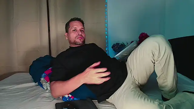 LucasGaeel online show from January 11, 6:53 am