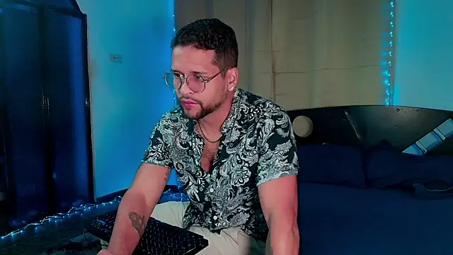 LucasGaeel online show from October 8, 4:14 am