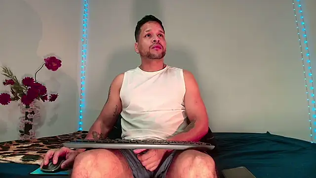 Snapshot of LucasGaeel chatting on March 2, 11:50 am LucasGaeel online show from March 2, 11:50 am