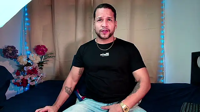 Snapshot of LucasGaeel chatting on February 1, 2:15 pm LucasGaeel online show from February 1, 2:15 pm