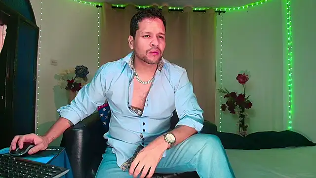 Snapshot of LucasGaeel chatting on February 25, 1:00 pm LucasGaeel online show from February 25, 1:00 pm