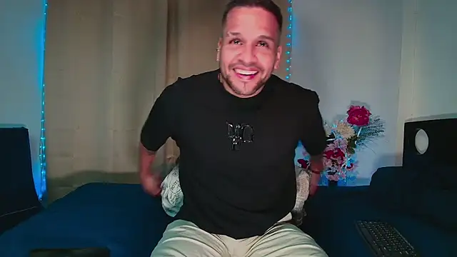 LucasGaeel online show from January 16, 4:49 am