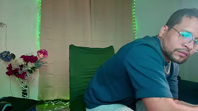 LucasGaeel online show from October 11, 4:46 am