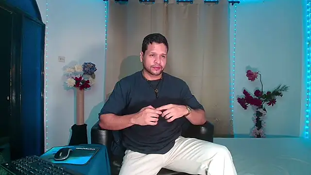 Snapshot of LucasGaeel chatting on February 24, 3:18 am LucasGaeel online show from February 24, 3:18 am