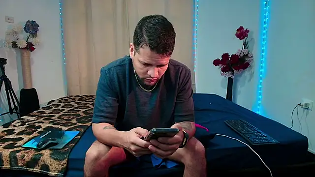 LucasGaeel online show from April 14, 11:59 am