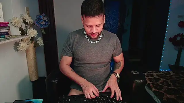 LucasGaeel online show from May 10, 2:59 am