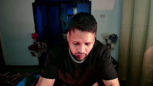 LucasGaeel online show from May 17, 3:39 am