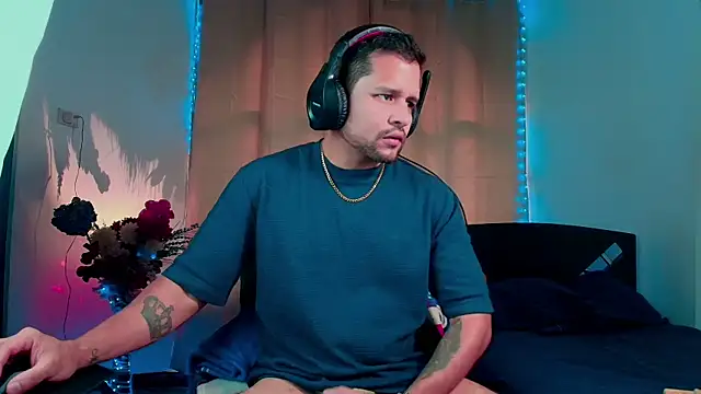 LucasGaeel online show from October 16, 8:17 pm