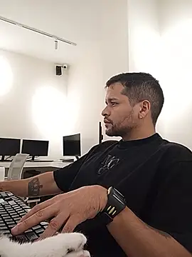 Snapshot of LucasGaeel chatting on July 3, 10:00 am LucasGaeel online show from July 3, 10:00 am