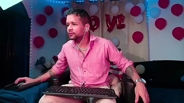 Snapshot of LucasGaeel chatting on February 15, 4:24 am LucasGaeel online show from February 15, 4:24 am