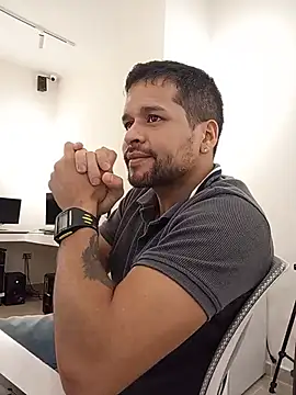 Snapshot of LucasGaeel chatting on July 7, 6:47 am LucasGaeel online show from July 7, 6:47 am