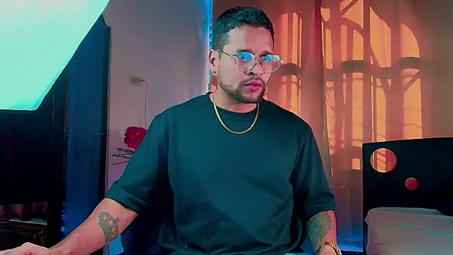 LucasGaeel online show from November 4, 8:23 pm