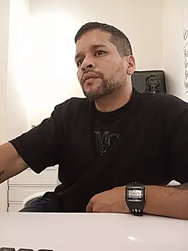 Snapshot of LucasGaeel chatting on July 20, 5:48 am LucasGaeel online show from July 20, 5:48 am