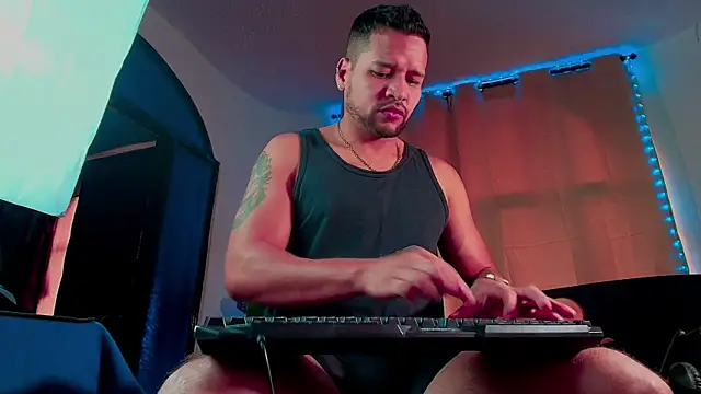 LucasGaeel online show from October 27, 8:10 pm