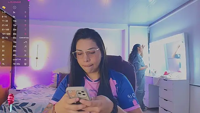Snapshot of kloe28 chatting on July 9, 3:40 am kloe28 online show from July 9, 3:40 am