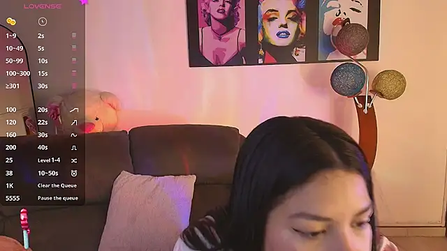Snapshot of kloe28 chatting on May 5, 3:53 am kloe28 online show from May 5, 3:53 am