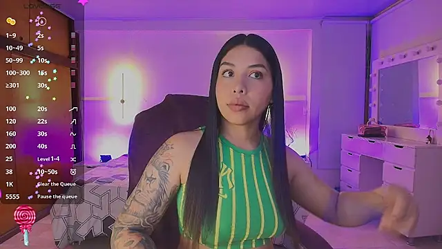 Snapshot of kloe28 chatting on June 3, 3:40 am kloe28 online show from June 3, 3:40 am