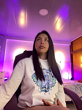 Snapshot of kloe28 chatting on September 29, 3:46 am kloe28 online show from September 29, 3:46 am