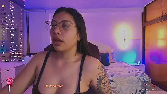Snapshot of kloe28 chatting on July 16, 3:36 am kloe28 online show from July 16, 3:36 am