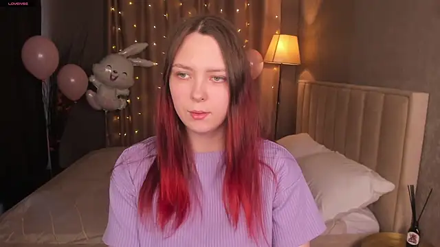 Monica  Queen online show from April 3, 5:25 am